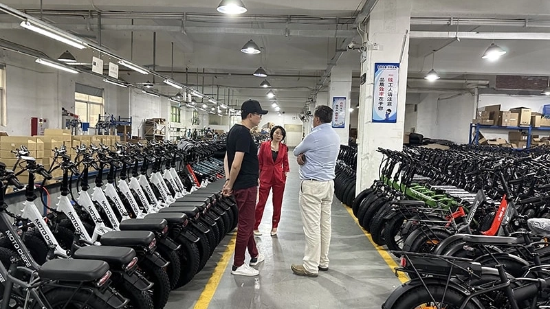 Argentinian Delegation Tours POLEEJIEK’s 2025 Electric Bike Factory
